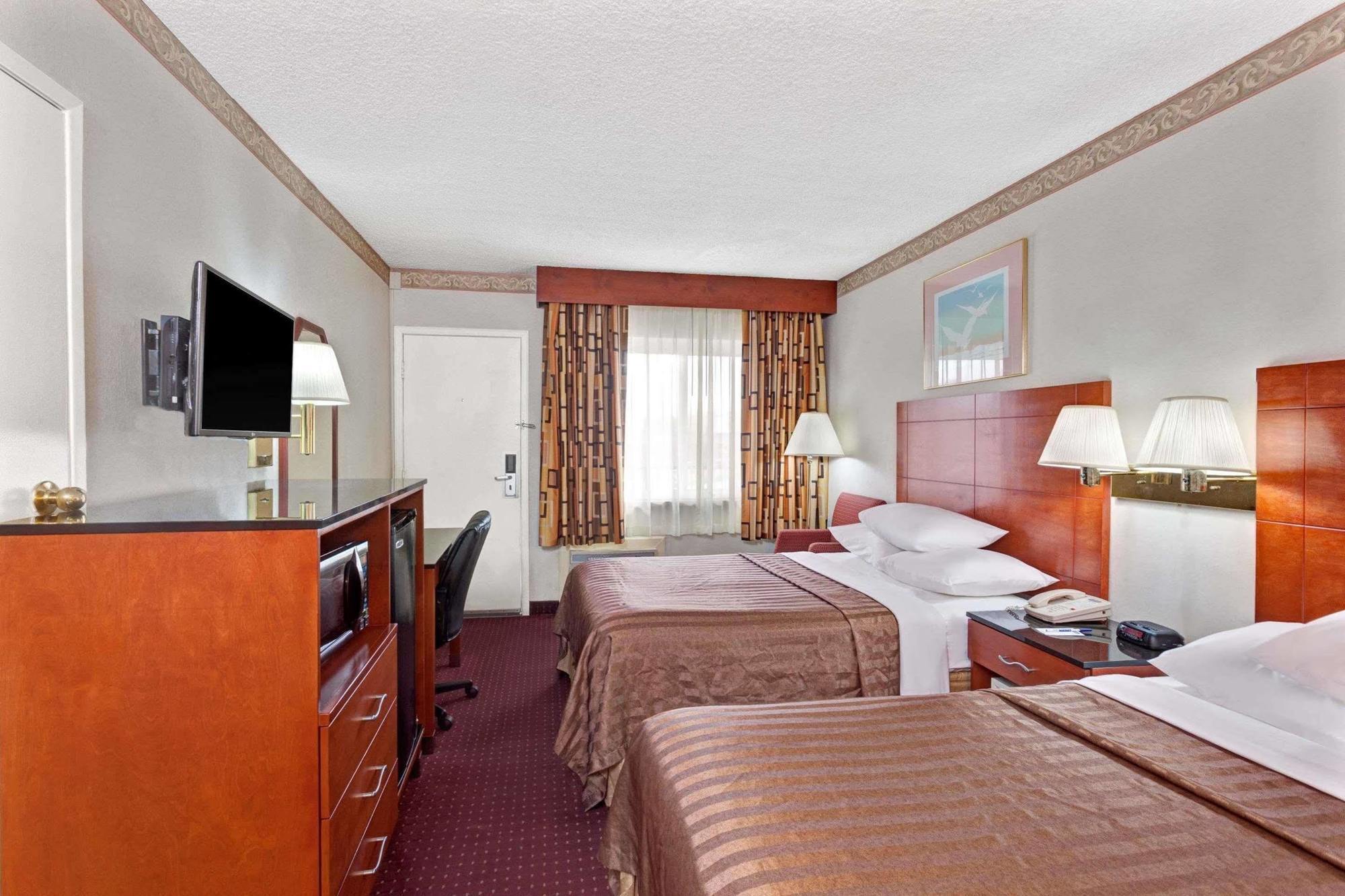 Travelodge By Wyndham Burbank-Glendale Bagian luar foto